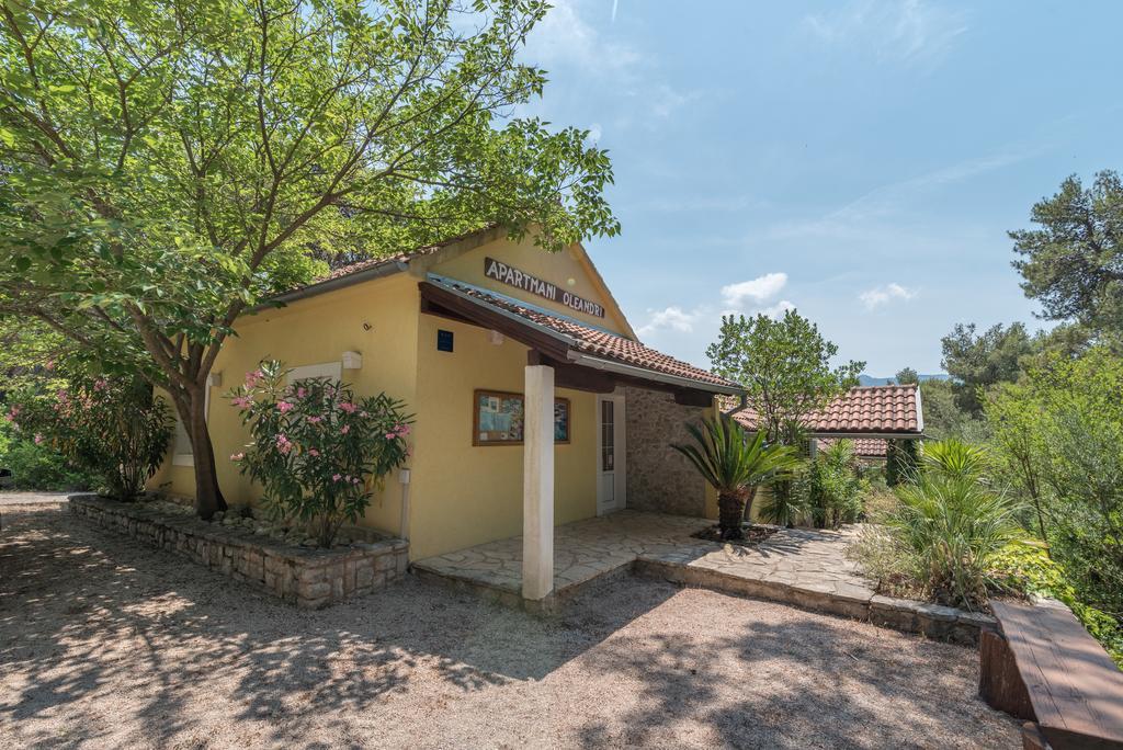 Villas Oleandri Vrboska Exterior photo